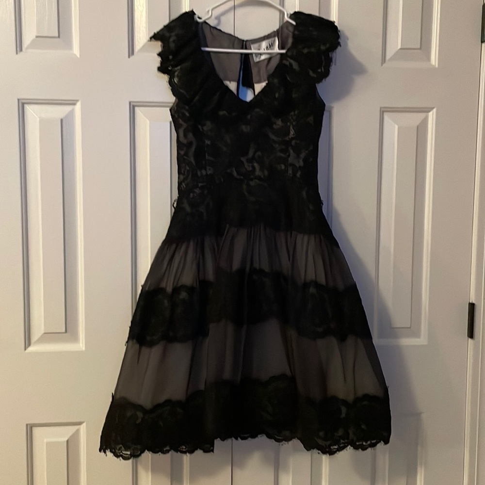 Vintage 1980s dress. Black.